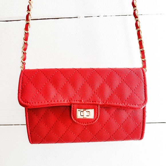 Handbags - NWT Mini Quilted Crossbody w/Gold chain detail